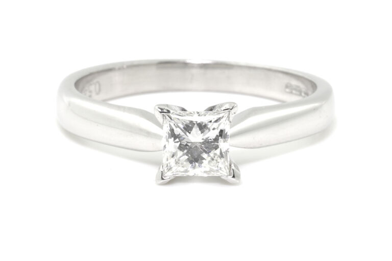 Princess-cut Diamond Solitaire 18ct white gold Size M