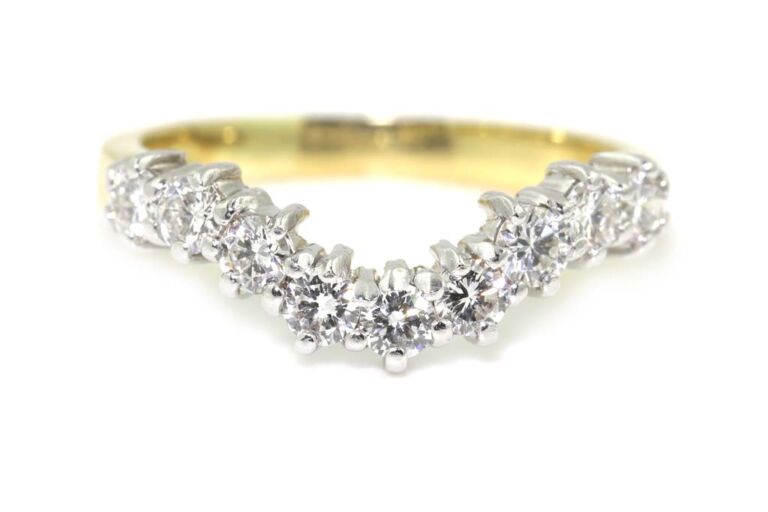 Image 1 for Diamond Shaped Band 18ct G Ring Size K