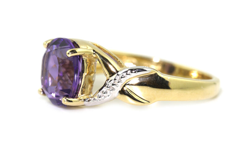 Amethyst Solitaire Ring 18ct gold Size N