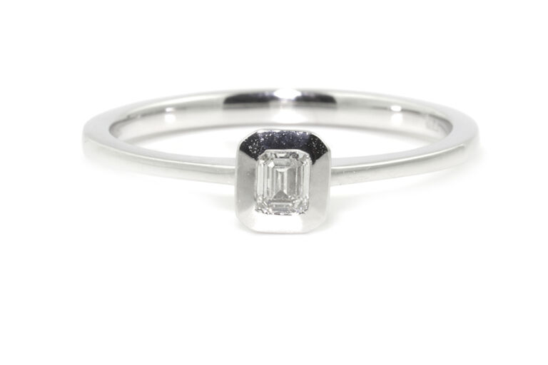 Emerald-cut Diamond Solitaire Ring Platinum Size M