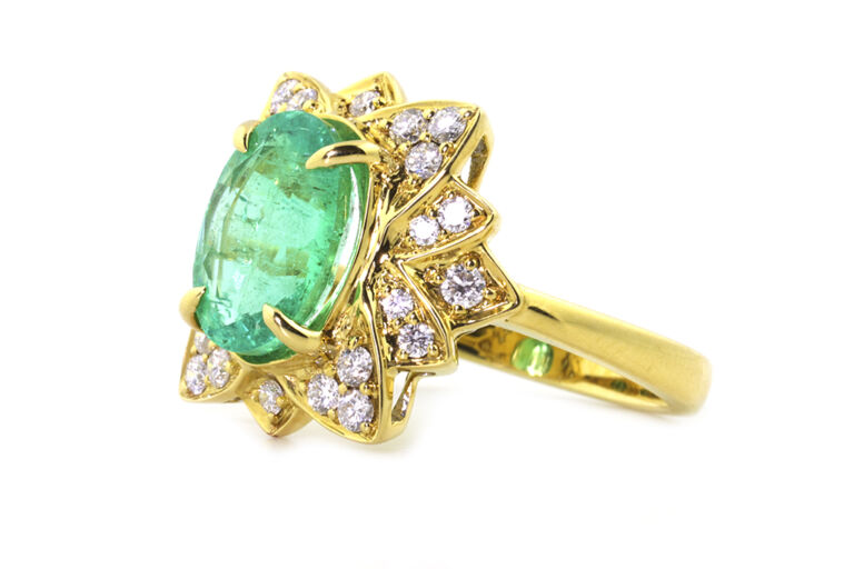 Colombian Emerald Diamond Cluster 18ct Yellow Gold Size L