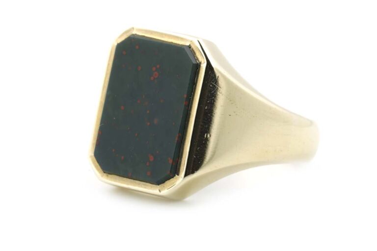 Image 1 for Octagonal Bloodstone Signet 9ct Yellow Gold Ring Size O