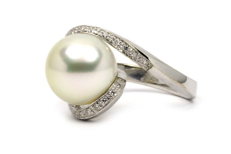 Image 1 for Pearl & Diamond 18ct White Gold Ring Size O
