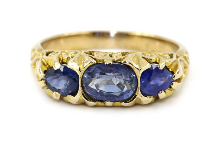 Image 1 for Bl Sapphire 3 Stone 9ct Yellow Gold Ring Size N