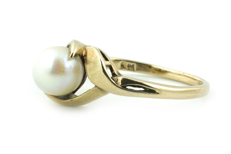 Cultured Freshwater Pearl Ring 9ct gold size O