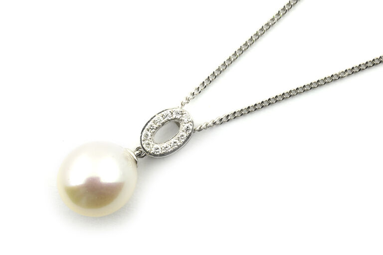 Cultured Pearl & Diamond Pendant & Chain