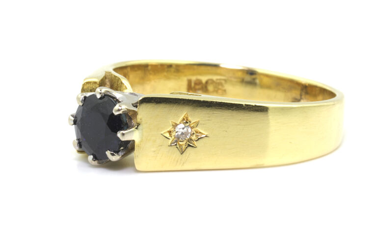 Blue Sapphire & Diamond 3 Stone Ring 18ct gold size K