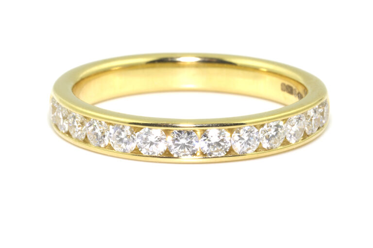 Diamond Half Eternity Ring 18ct gold Size: O