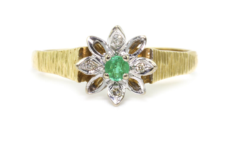 Emerald & Diamond Cluster Ring 18ct gold Size S