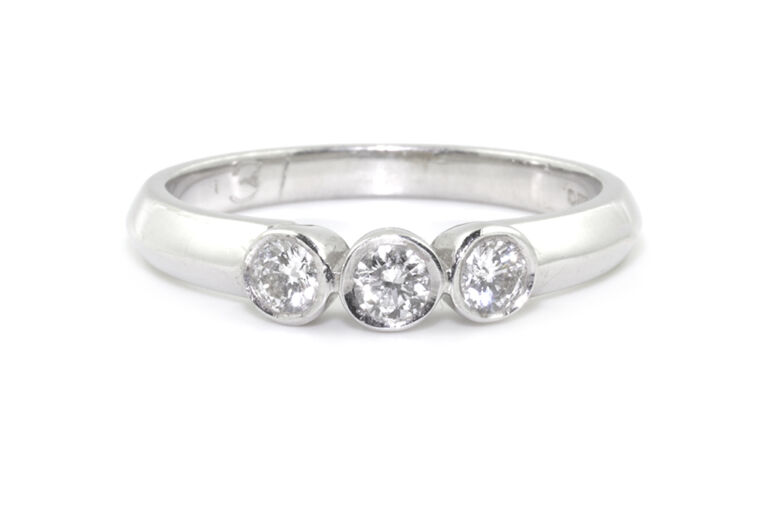 Diamond 3 Stone Ring 18ct white gold Size M