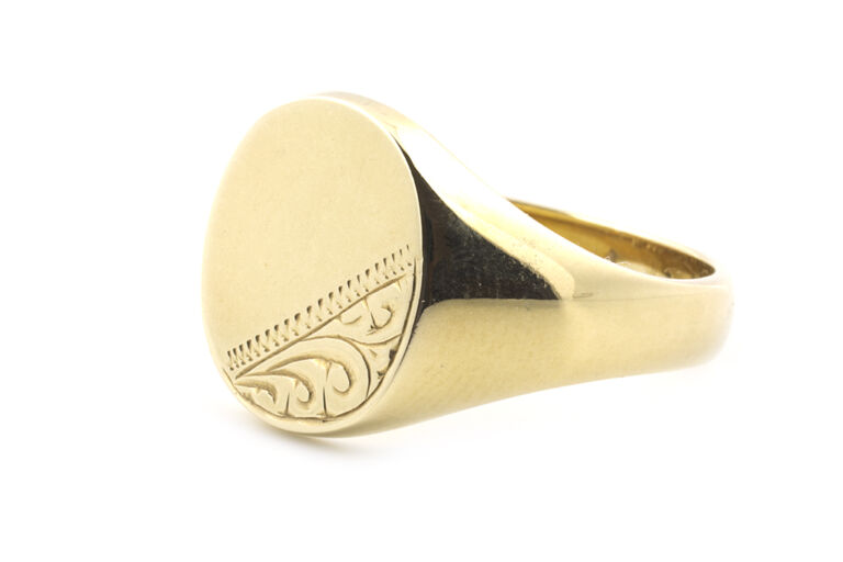 Scroll Engraved Signet Ring 9ct gold Size U