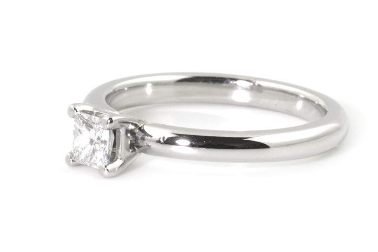 Princess-Cut Diamond Solitaire ring Platinum Size L