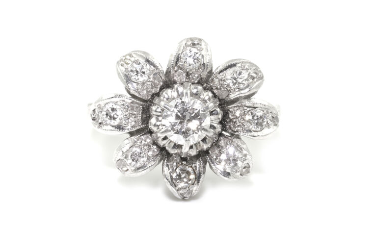 Vintage Daisy Style Floral Cluster Diamond Ring platinum size K