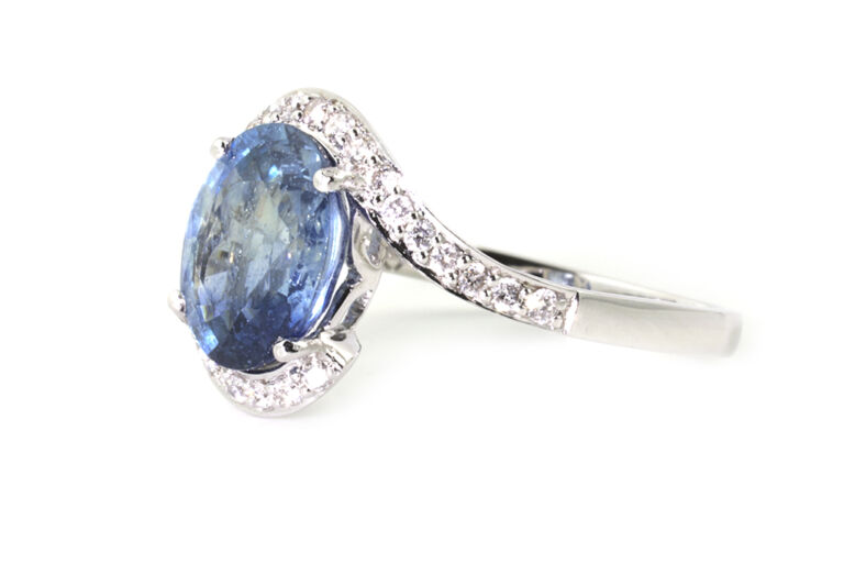 Blue Sapphire & Diamond Ring 18ct gold Size N
