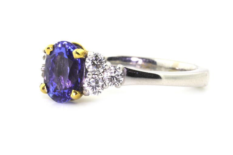 Tanzanite & Diamond 7 Stone Trefoil Style Ring 18ct gold Size M