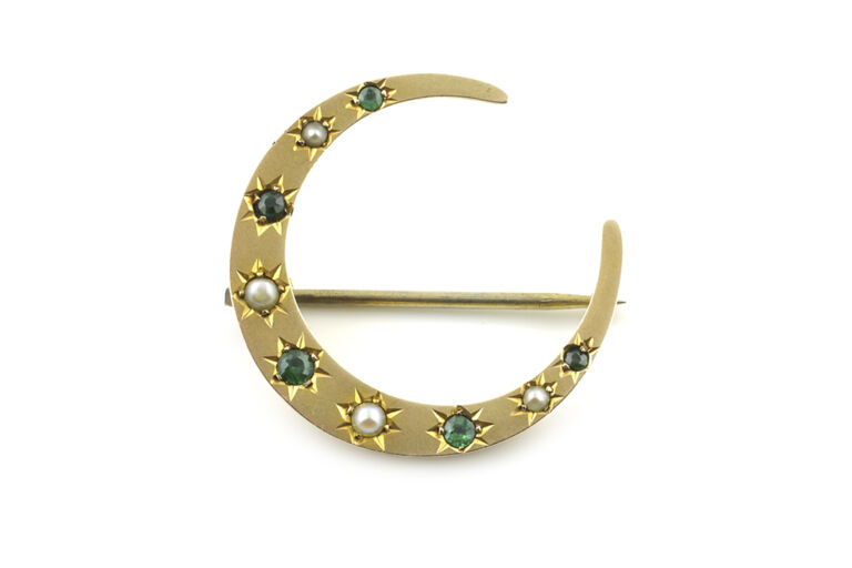 Green Garnet Topped Doublet & Half Pearl Brooch 9ct gold