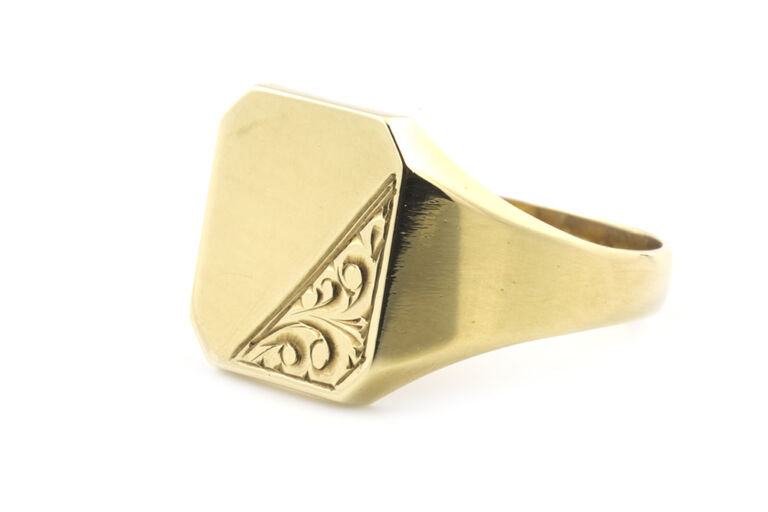 Scroll engraved Signet Ring 9ct gold
