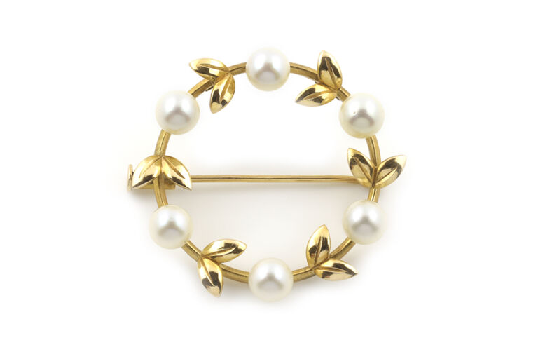 Cultured Pearl Brooch 14k yellow gold