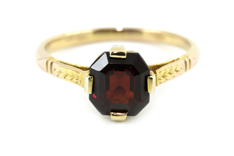 Garnet Single Stone Ring 15ct gold