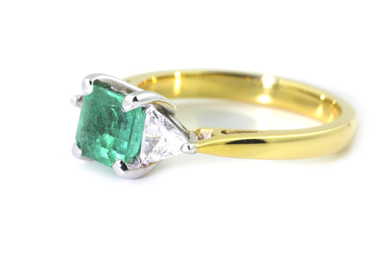 Emerald & Diamond 3 Stone Ring 18ct gold Size L