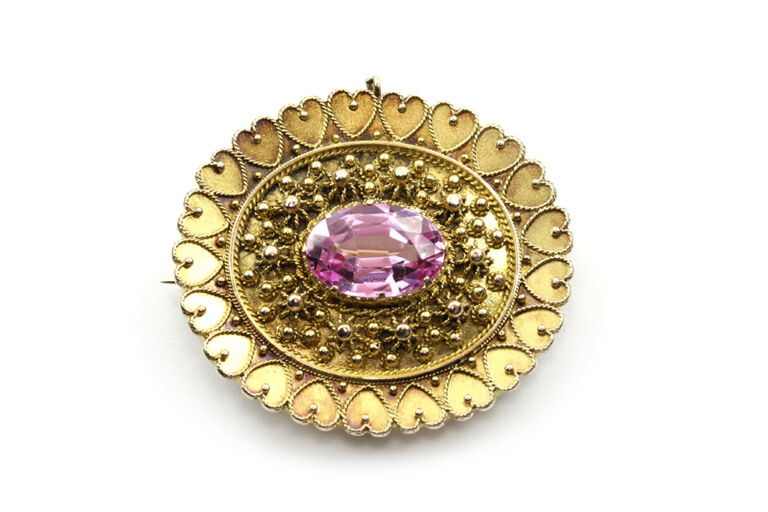 Etruscan Style Victorian Brooch 18ct gold