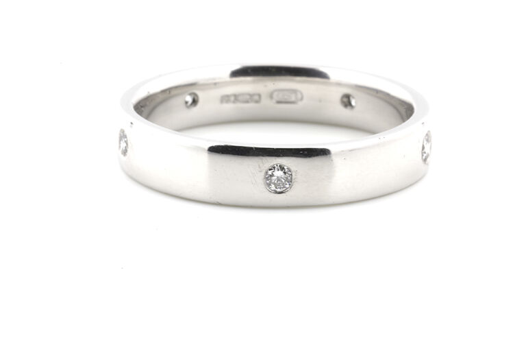 Diamond Set Band Ring 18ct white gold Size X