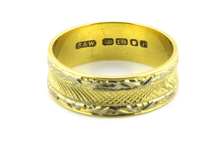 Engraved Wedding Band 18ct gold Size N