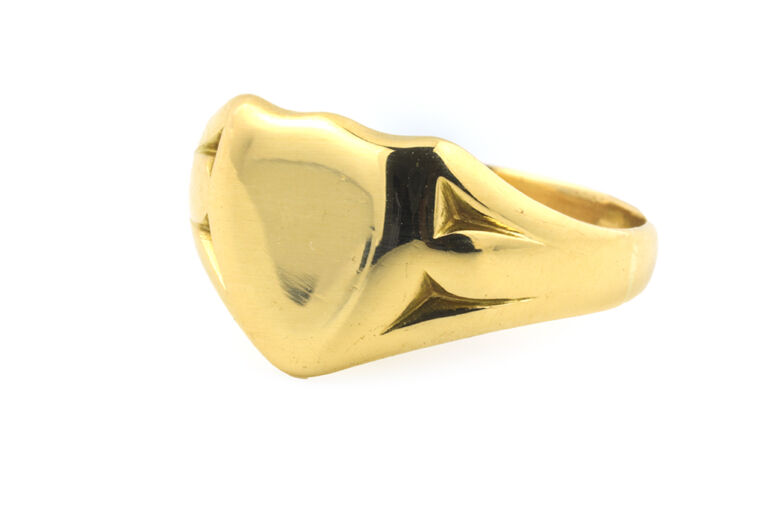 Shield Shape Signet Ring 18ct yellow gold Size P