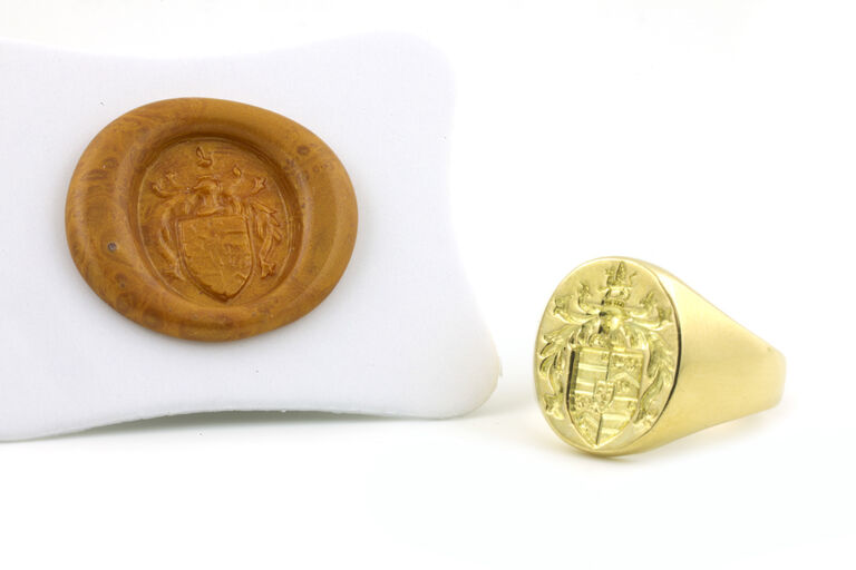 Heavy Intaglio Signet Ring 18ct yellow gold Size N