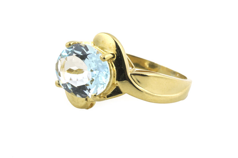 Aquamarine Single Stone Ring 18ct yellow gold Size O