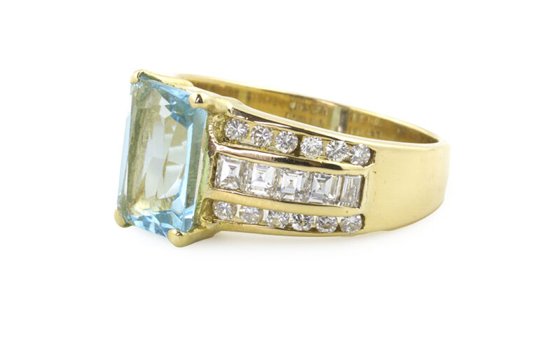 Blue Topaz & Diamond Ring 18ct gold Size M
