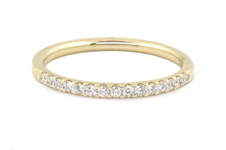 Diamond Half Eternity Ring 9ct yellow gold. Size: Q