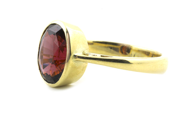 Garnet Single Stone Ring 9ct gold Size N