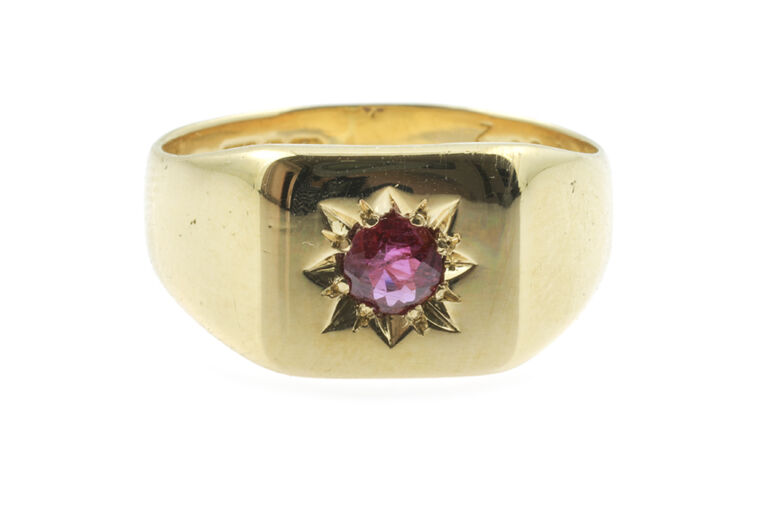 Star-set Ruby Signet Ring 18ct yellow gold Size N