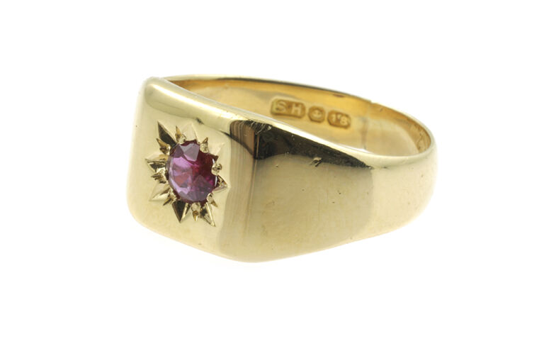 Star-set Ruby Signet Ring 18ct yellow gold Size N