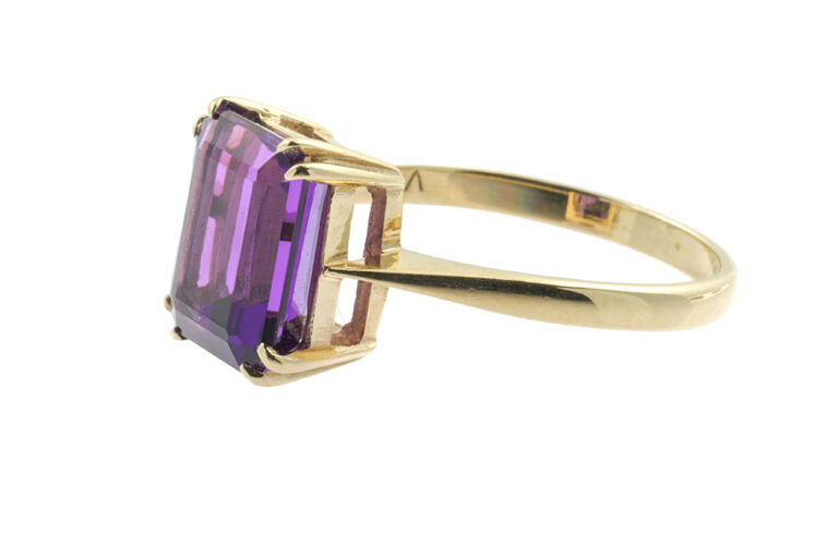 Amethyst Single Stone Ring 9ct gold Size N
