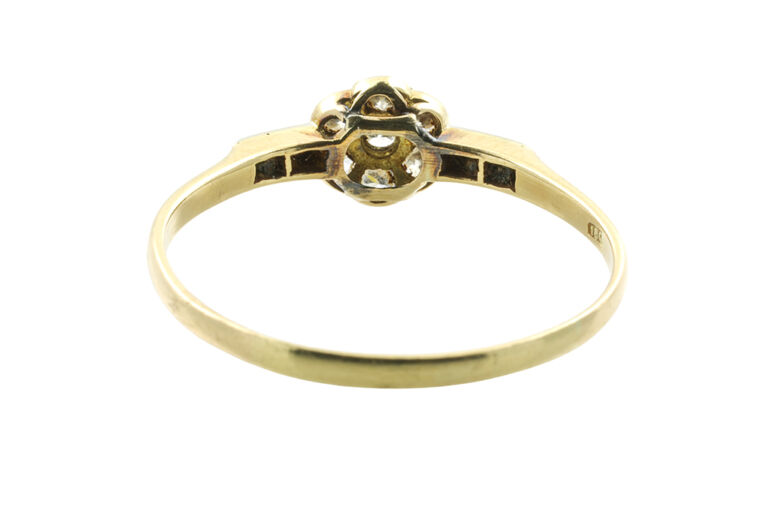 Edwardian Diamond Daisy Cluster Ring 18ct gold Size Z.