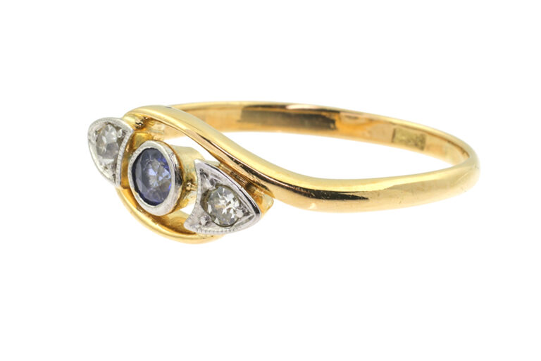 Blue Sapphire & Diamond 3 Stone Ring 18ct gold Size N.