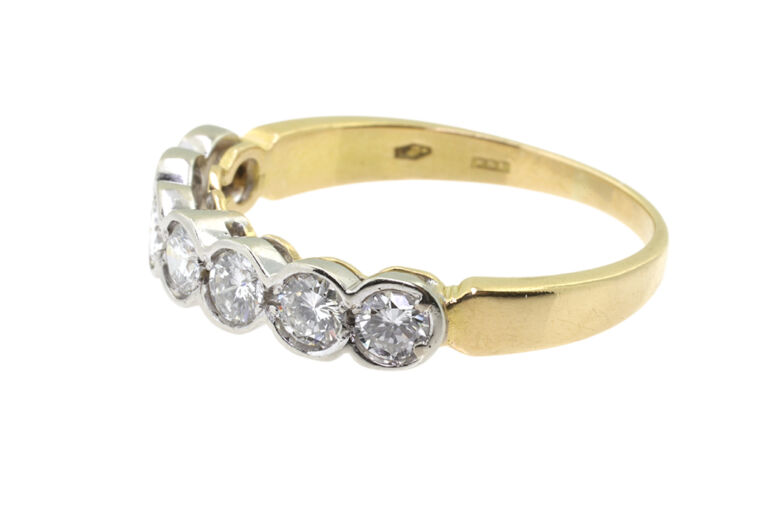 Diamond 7 Stone Ring 18ct gold Size W.