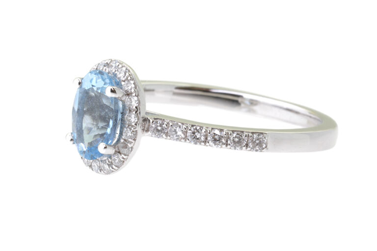 Aquamarine & Diamond Cluster Ring 18ct white gold Size: M.