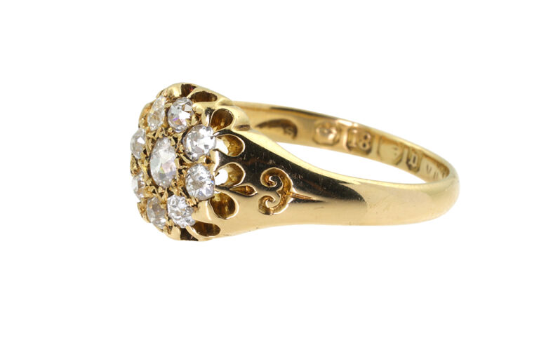 Diamond Cluster Ring 18ct yellow gold Size: O.