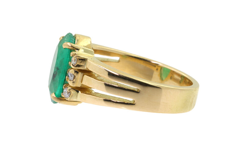 Emerald & Diamond 7 Stone Ring 18ct gold Size N.