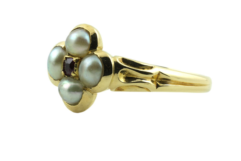 Pearl & Ruby Cluster Ring 18ct gold, C: 1862.