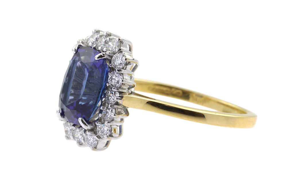 Tanzanite & Diamond Cluster Ring 18ct gold Size: M.