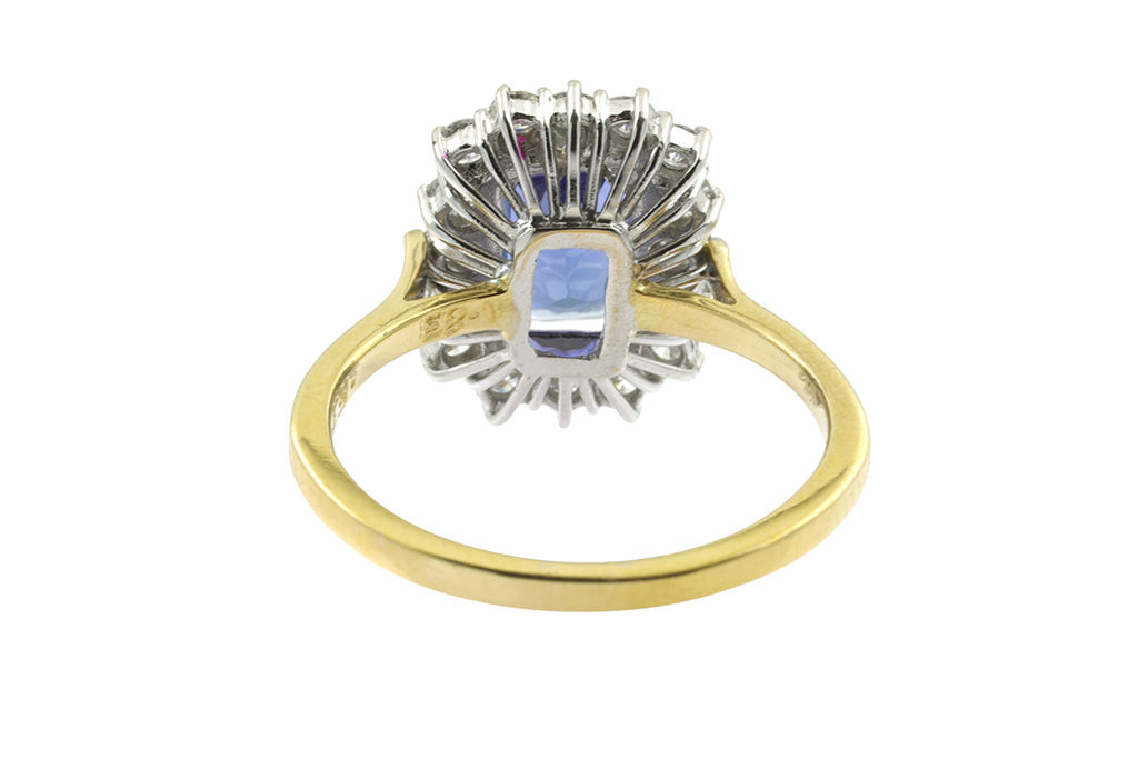 Tanzanite & Diamond Cluster Ring 18ct gold Size: M.
