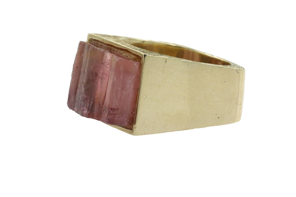 Sculptural Pink Tourmaline Single Stone Ring 9ct gold Size: O.